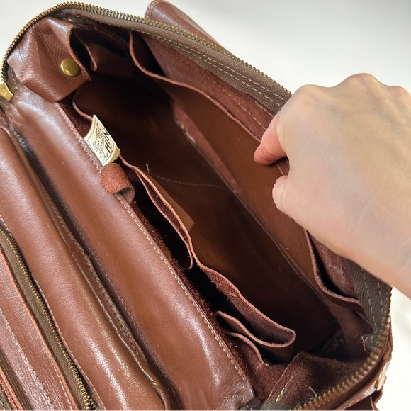 Hinson vintage leather crossbody bag top grain brass hardware - Picture 15 of 15